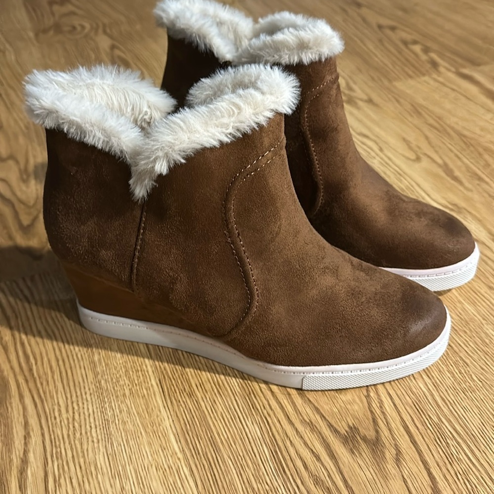 ANA A New Approach Boots Womens 9M Arrow Ankle Booties  color Cognac